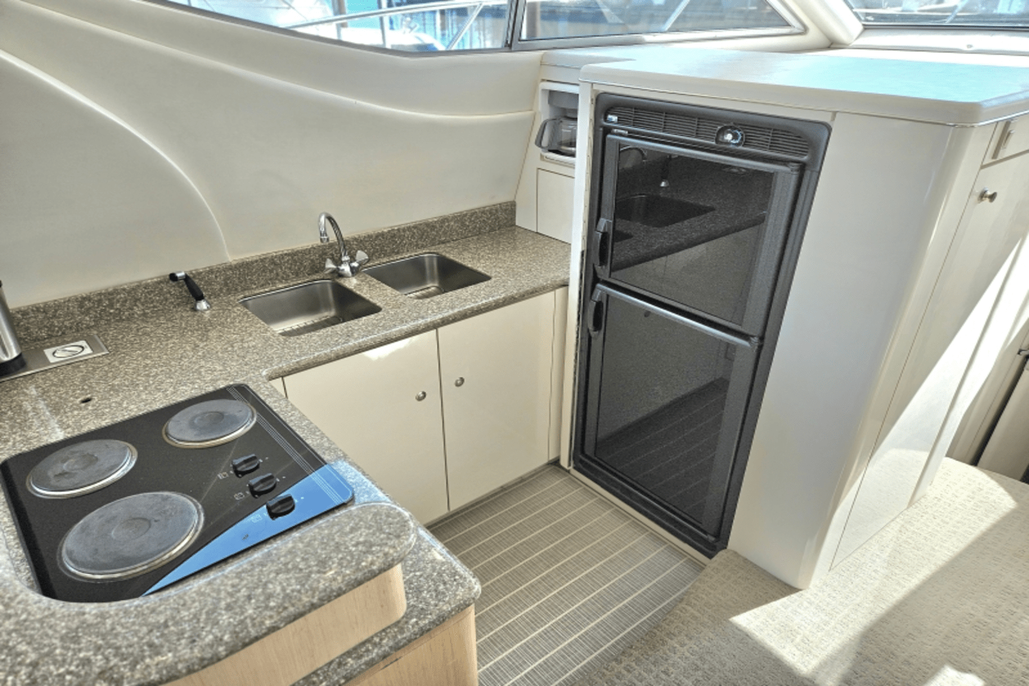 Slide: The Image of Maxum 4100 SCB 1998 - 27