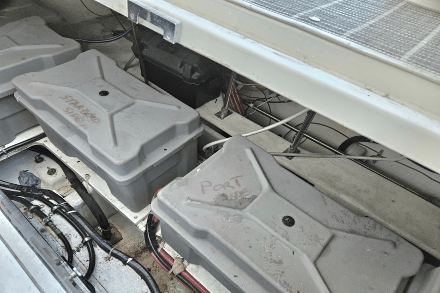 Slide: The Image of Maxum 4100 SCB 1998 - 48