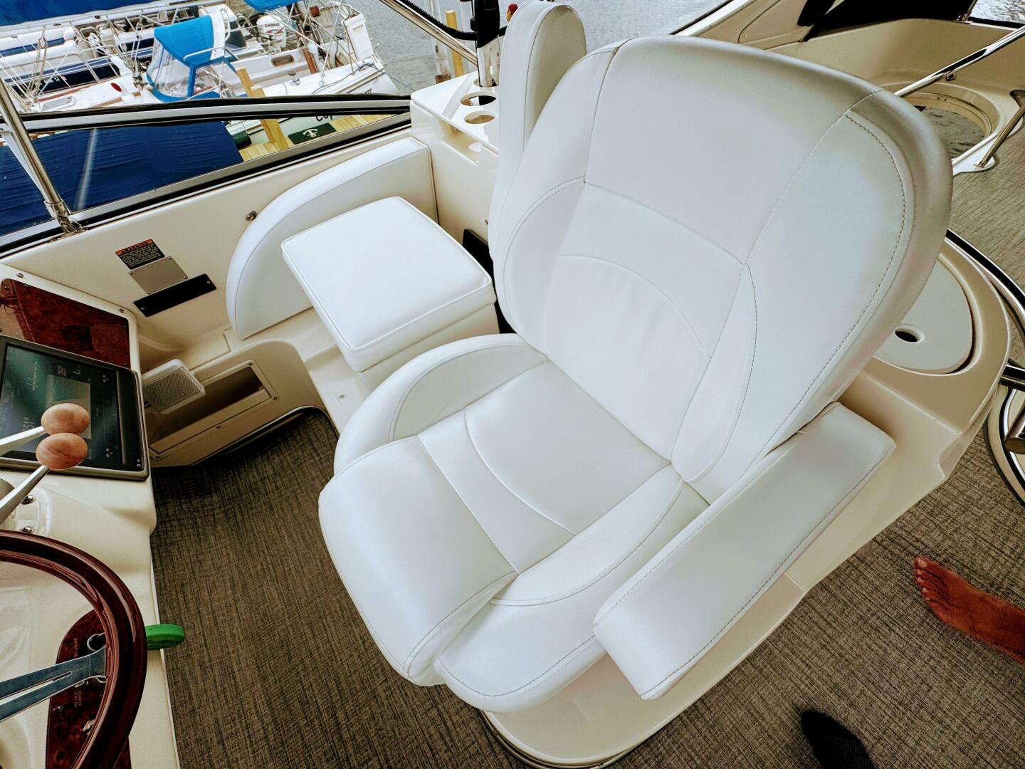 Slide: The Image of Maxum 4100 Sport Cruiser Bridge 1999 - 5556322