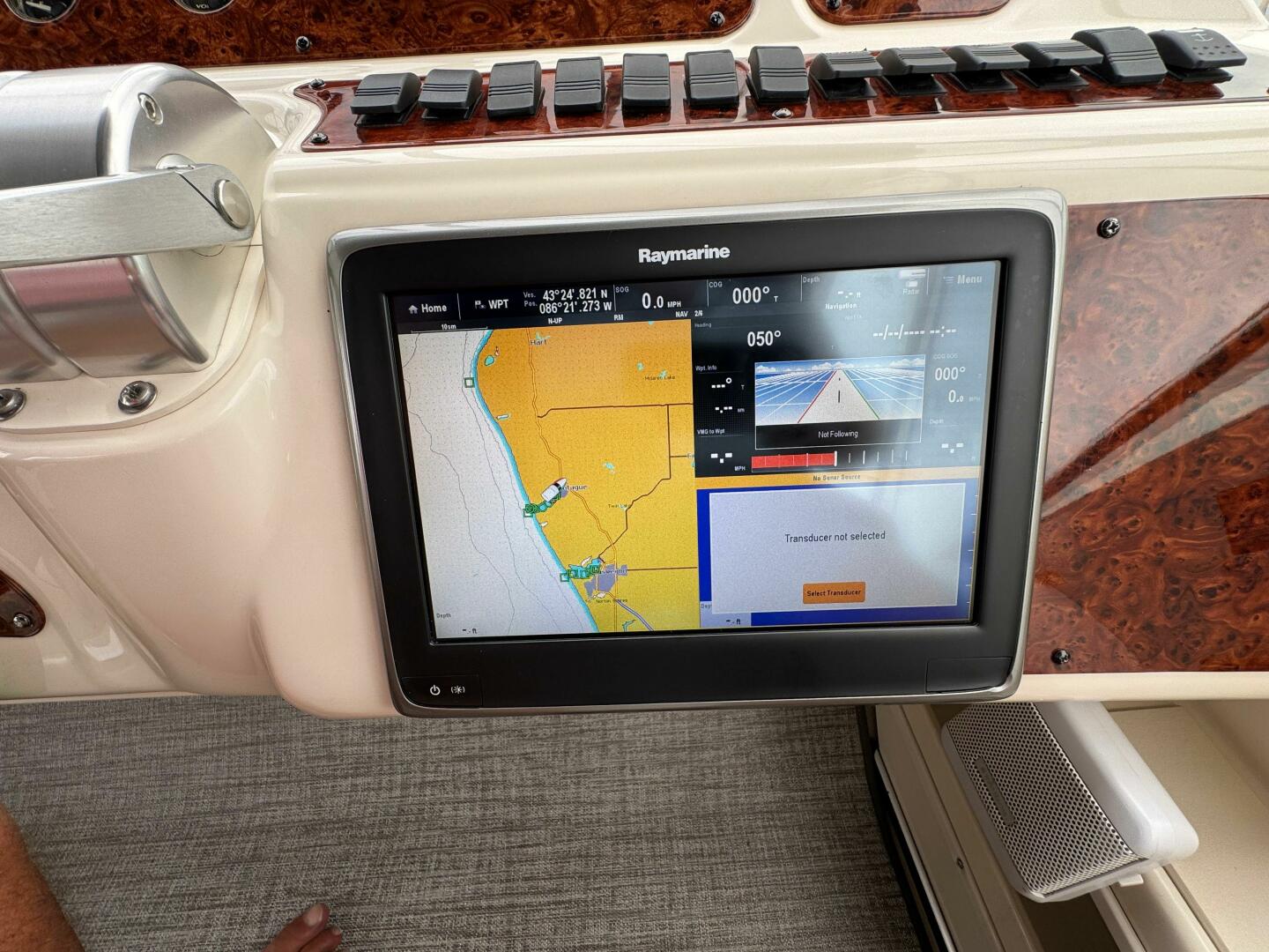 Slide: The Image of Maxum 4100 Sport Cruiser Bridge 1999 - 5556315