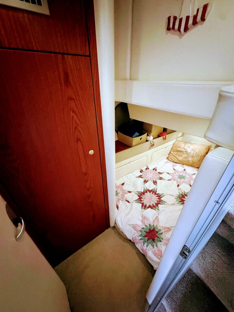 Slide: The Image of Maxum 4100 Sport Cruiser Bridge 1999 - 5556389