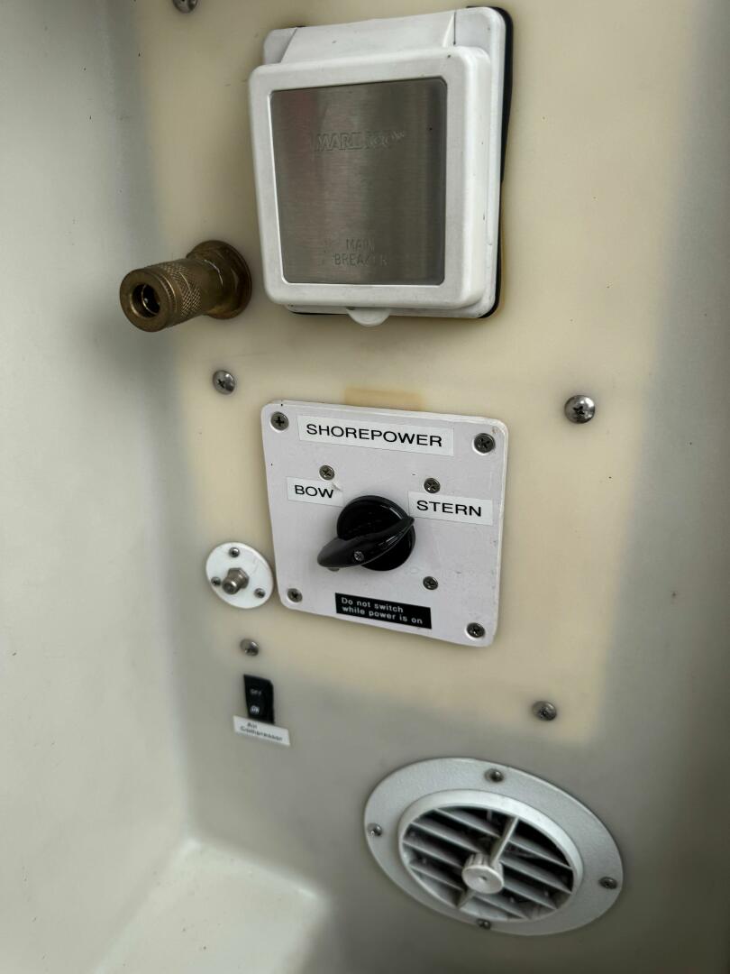 Slide: The Image of Maxum 4100 Sport Cruiser Bridge 1999 - 5556400