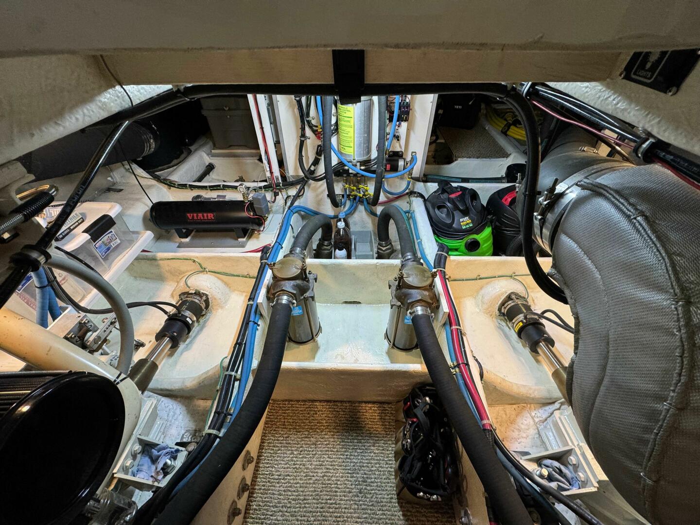 Slide: The Image of Maxum 4100 Sport Cruiser Bridge 1999 - 5556419