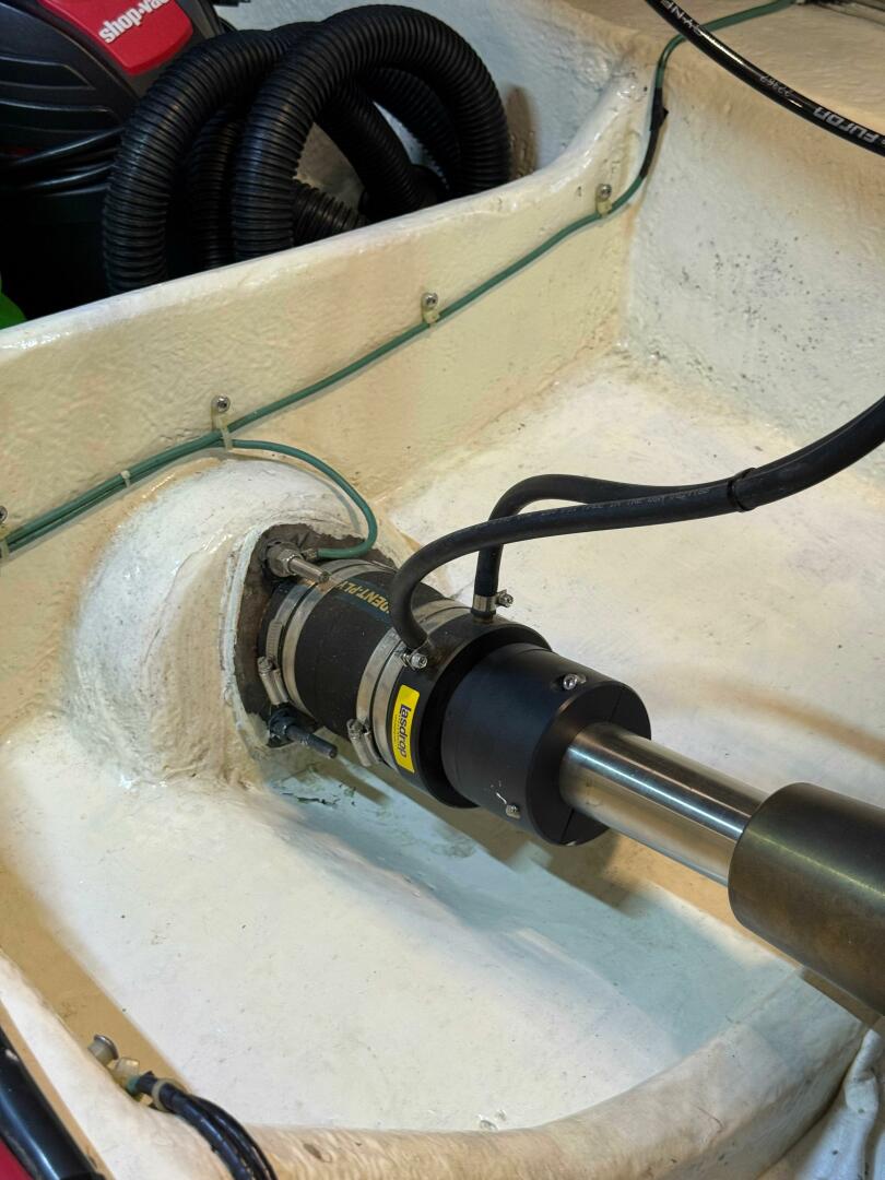 Slide: The Image of Maxum 4100 Sport Cruiser Bridge 1999 - 5556439