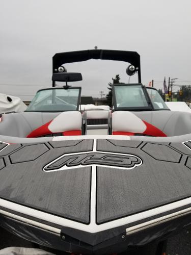 Slide: The Image of 2022 MB B52-23 boat with sleek design and modern features. - 5