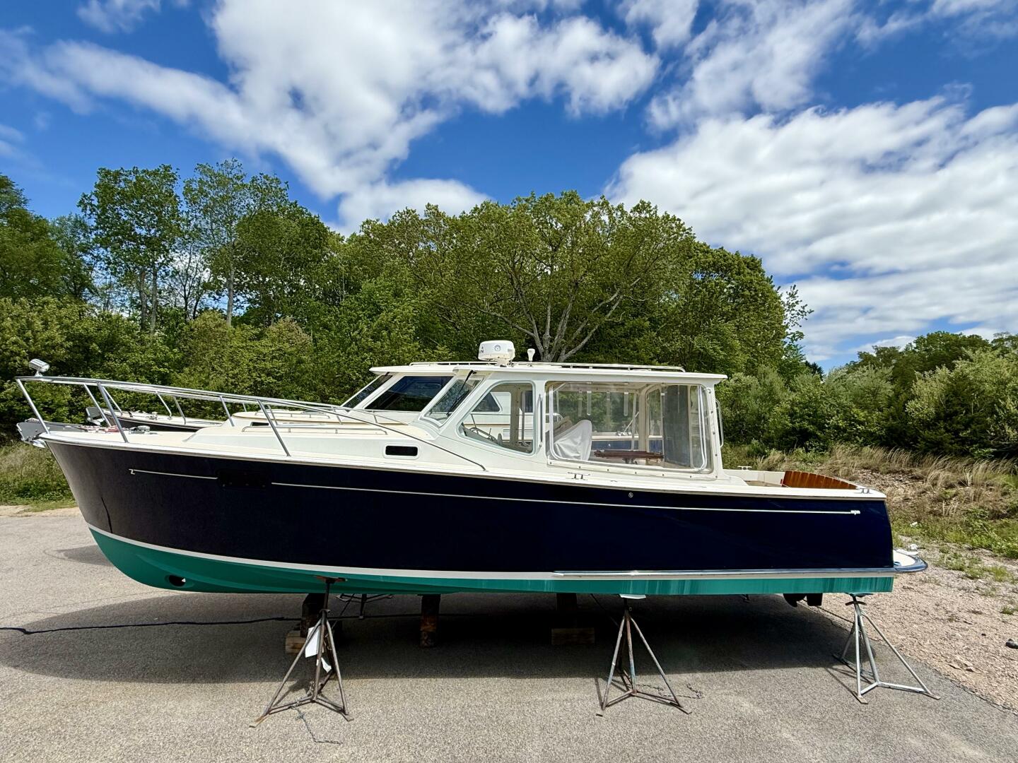 Slide: The Image of MJM 34z Downeast 2005 - 5343328