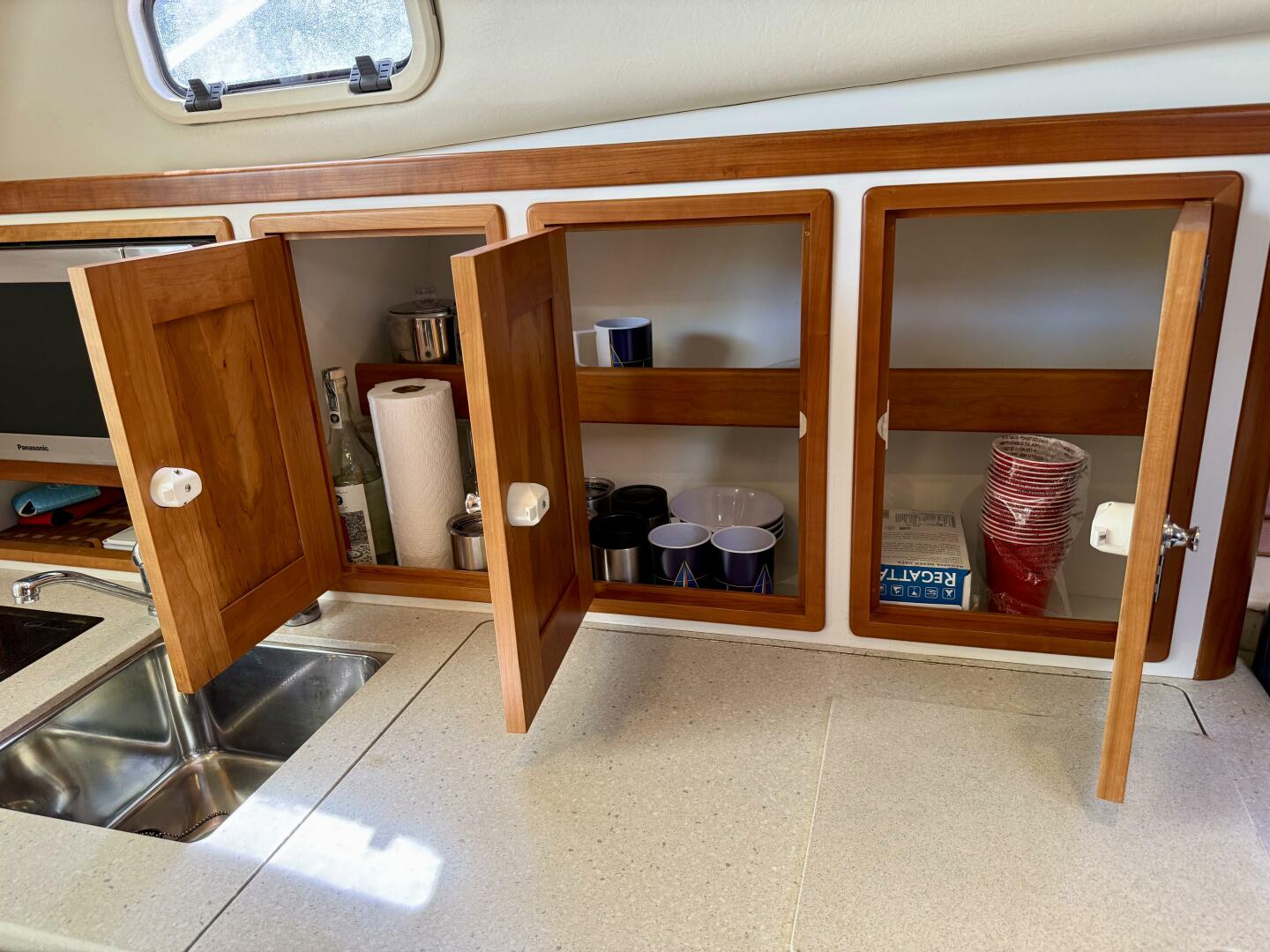 Slide: The Image of MJM 34z Downeast 2005 - 5343400