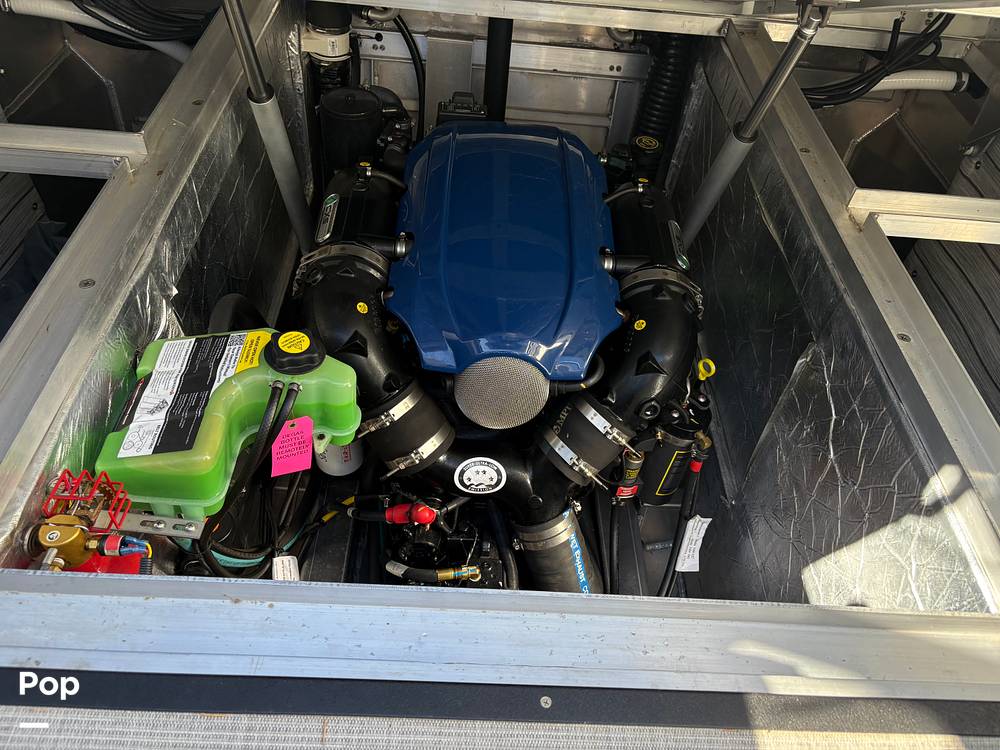 Slide: The Image of Engine Compartment - 15202919