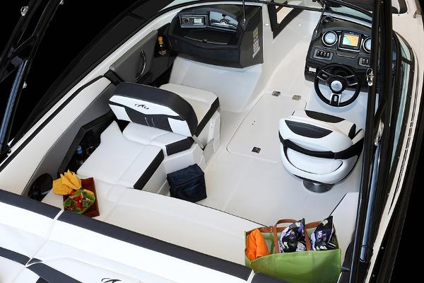 Slide: The Image of Monterey 218 Super Sport 2022 - 8