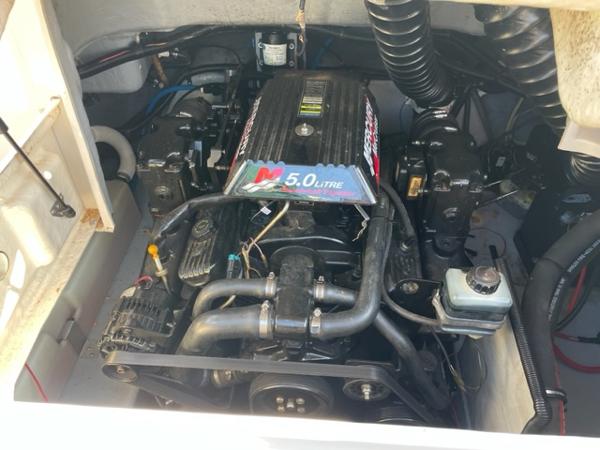 Slide: The Image of 2001 Monterey Explorer 220 Sport engine compartment with 5.0L engine. - 6
