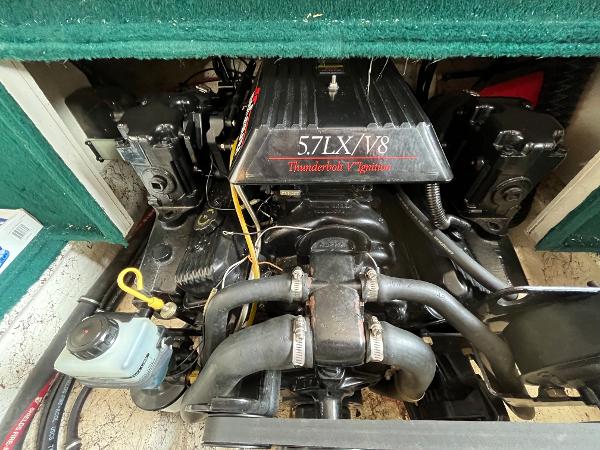 Slide: The Image of 1997 Monterey 236 Montura boat engine, 5.7L V8 Thunderbolt V Ignition. - 15