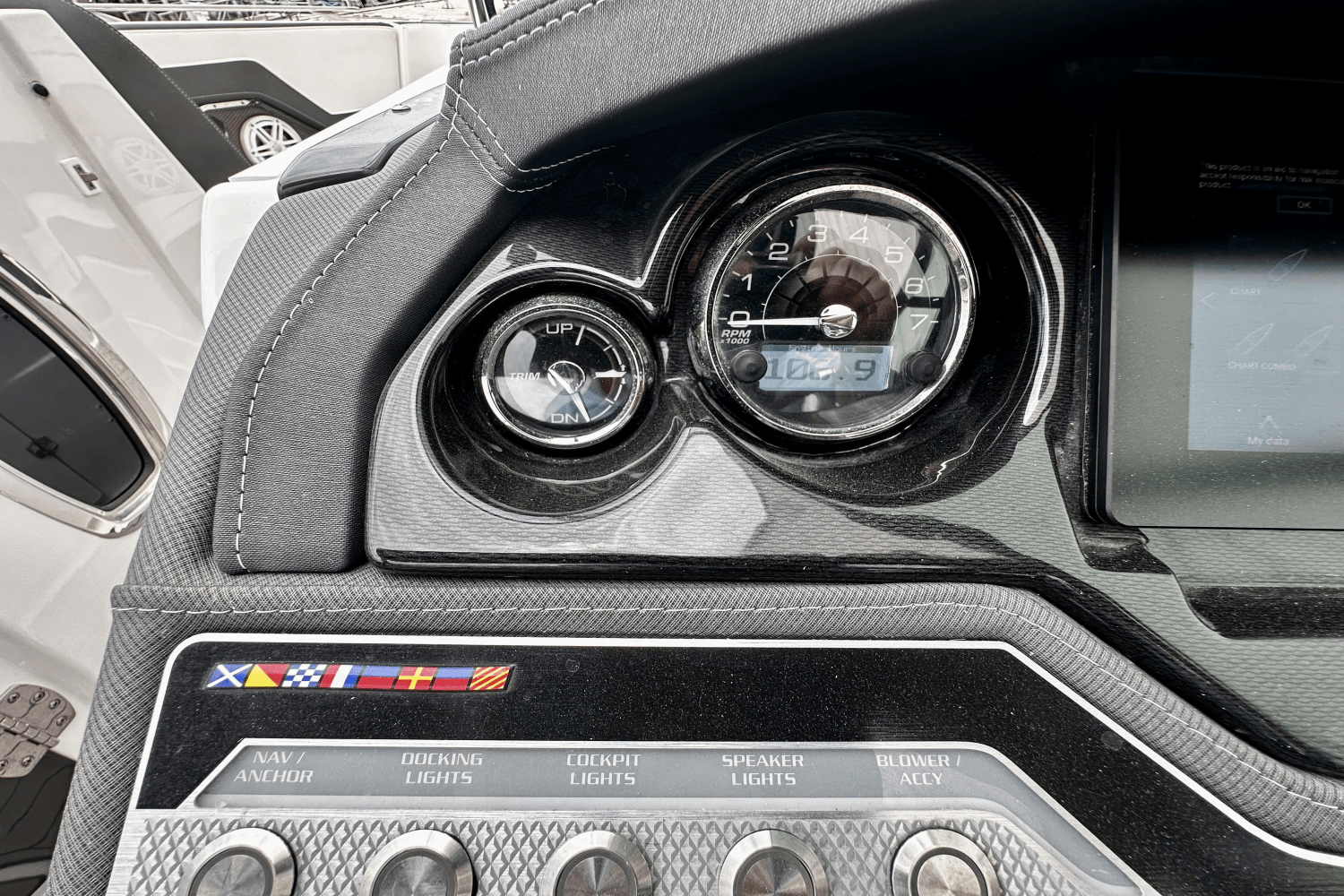 Slide: The Image of Monterey 255 SS 2020 - 10