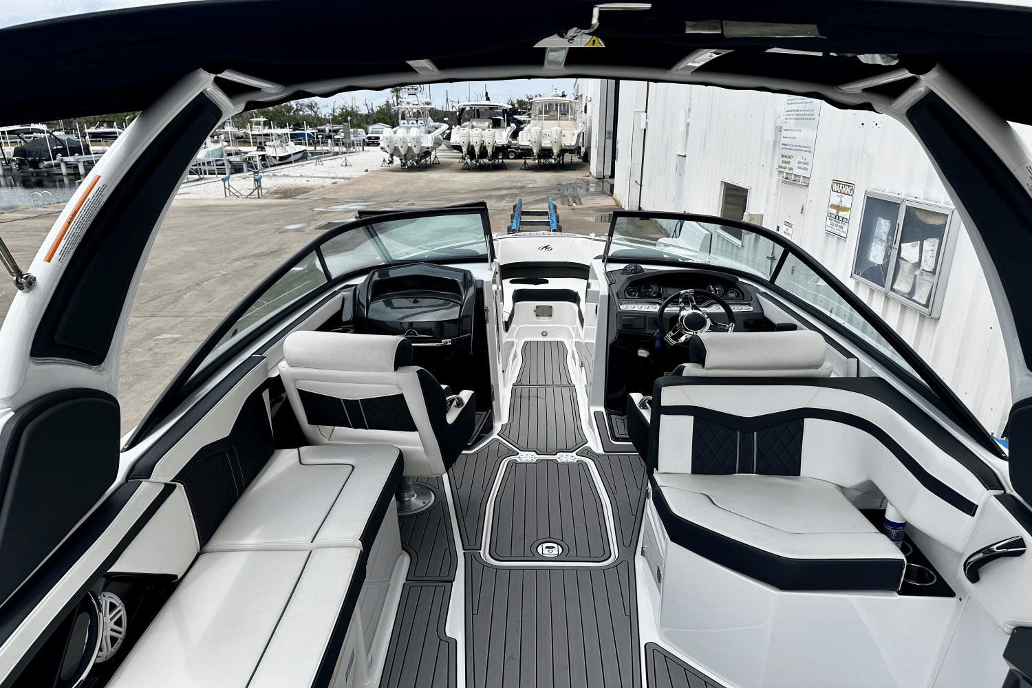 Slide: The Image of Monterey 255 SS 2020 - 11