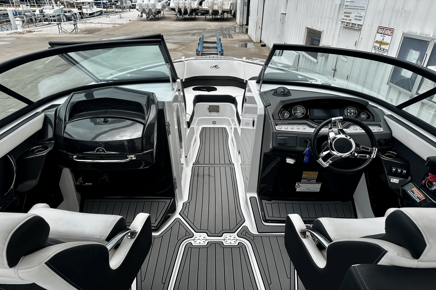 Slide: The Image of Monterey 255 SS 2020 - 6