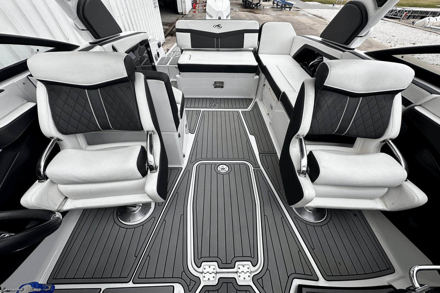 Slide: The Image of Monterey 255 SS 2020 - 8