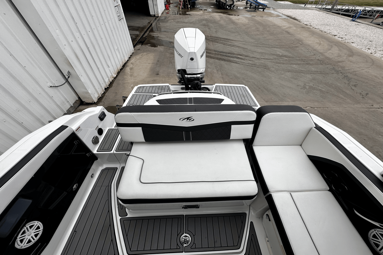 Slide: The Image of Monterey 255 SS 2020 - 9