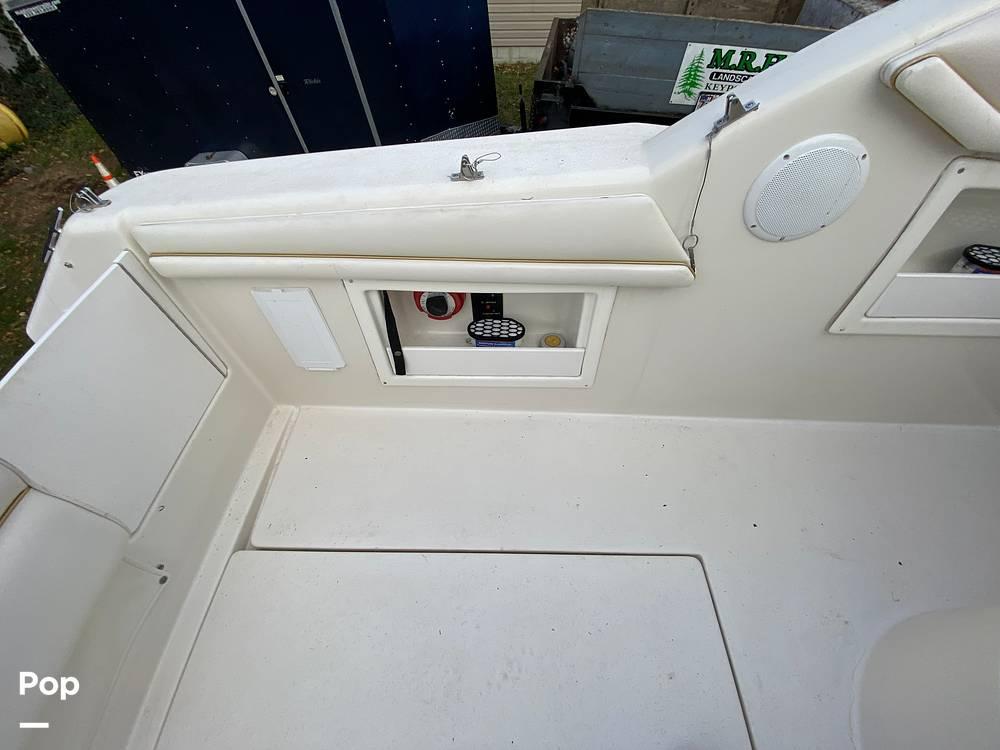 Slide: The Image of 1998 Monterey 256 Cruiser for sale in Keyport, NJ - 13