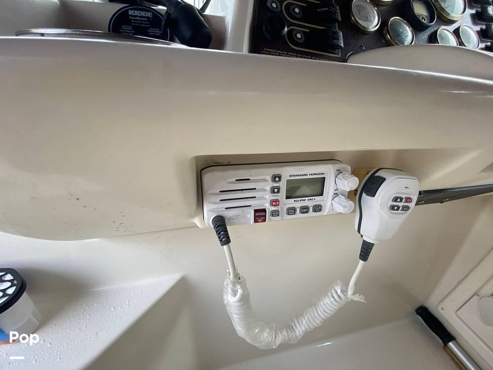 Slide: The Image of 1998 Monterey 256 Cruiser for sale in Keyport, NJ - 16