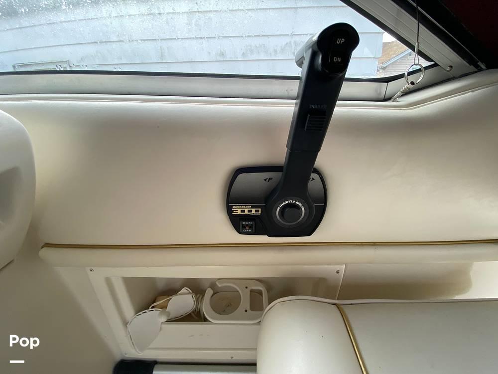 Slide: The Image of 1998 Monterey 256 Cruiser for sale in Keyport, NJ - 17