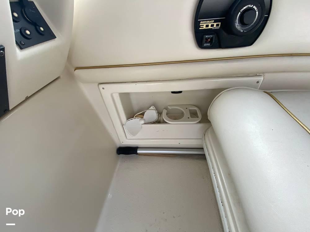 Slide: The Image of 1998 Monterey 256 Cruiser for sale in Keyport, NJ - 18
