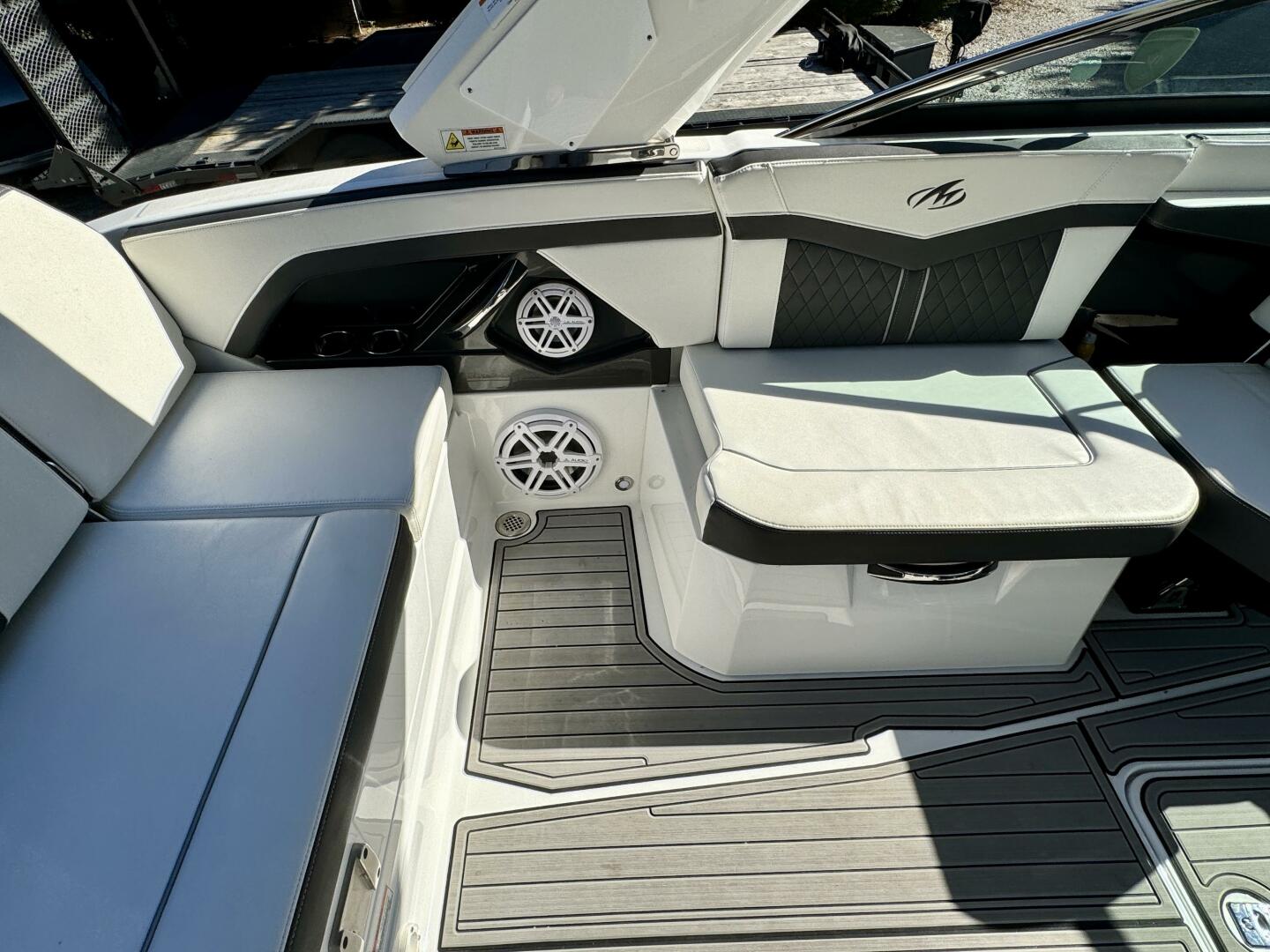 Slide: The Image of Monterey 278 SS 2019 - 4865814