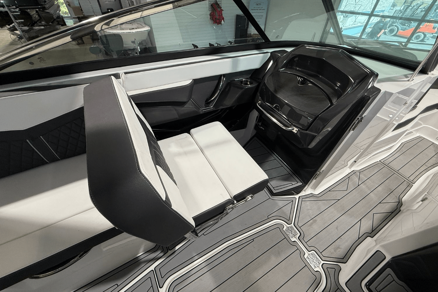 Slide: The Image of Monterey 278SS 2024 - 14