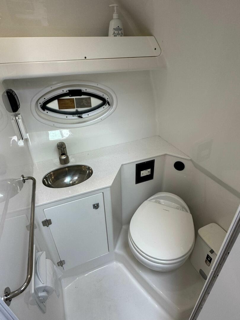 Slide: The Image of Monterey 295 Sport Yacht 2021 - 5550295