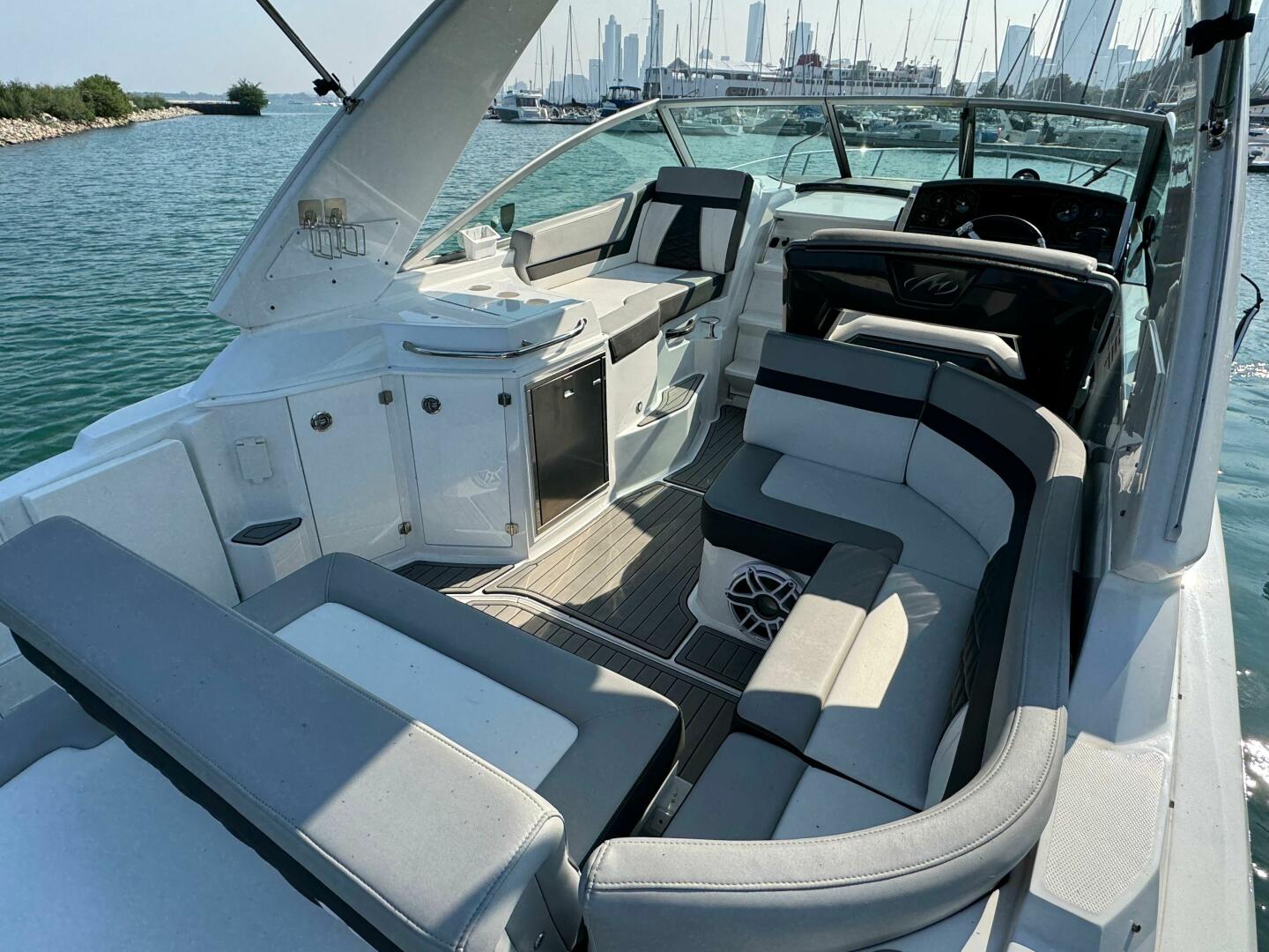 Slide: The Image of Monterey 295 Sport Yacht 2021 - 5550280