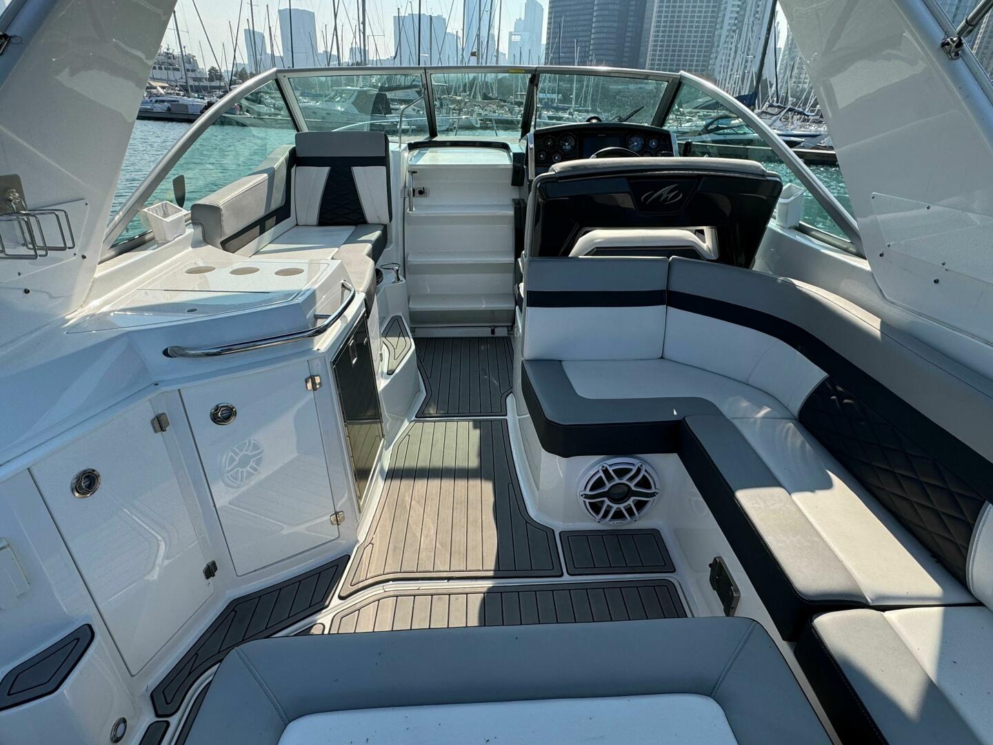 Slide: The Image of Monterey 295 Sport Yacht 2021 - 5550281