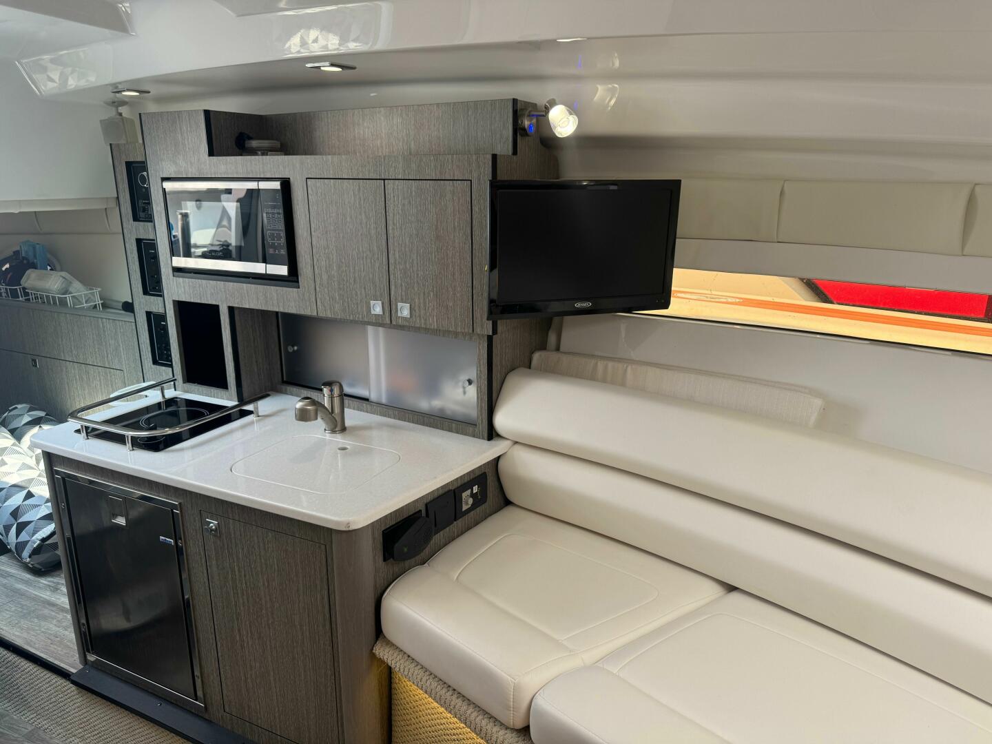 Slide: The Image of Monterey 295 Sport Yacht 2021 - 5550282