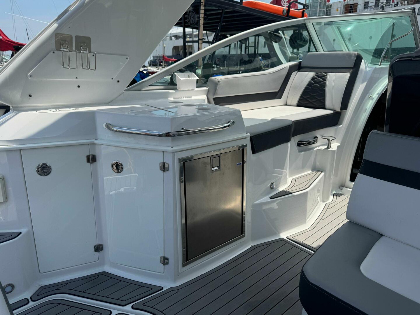 Slide: The Image of Monterey 295 Sport Yacht 2021 - 5550284