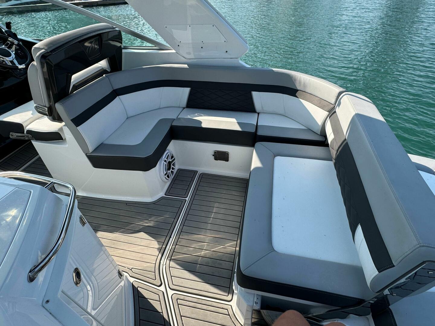 Slide: The Image of Monterey 295 Sport Yacht 2021 - 5550288