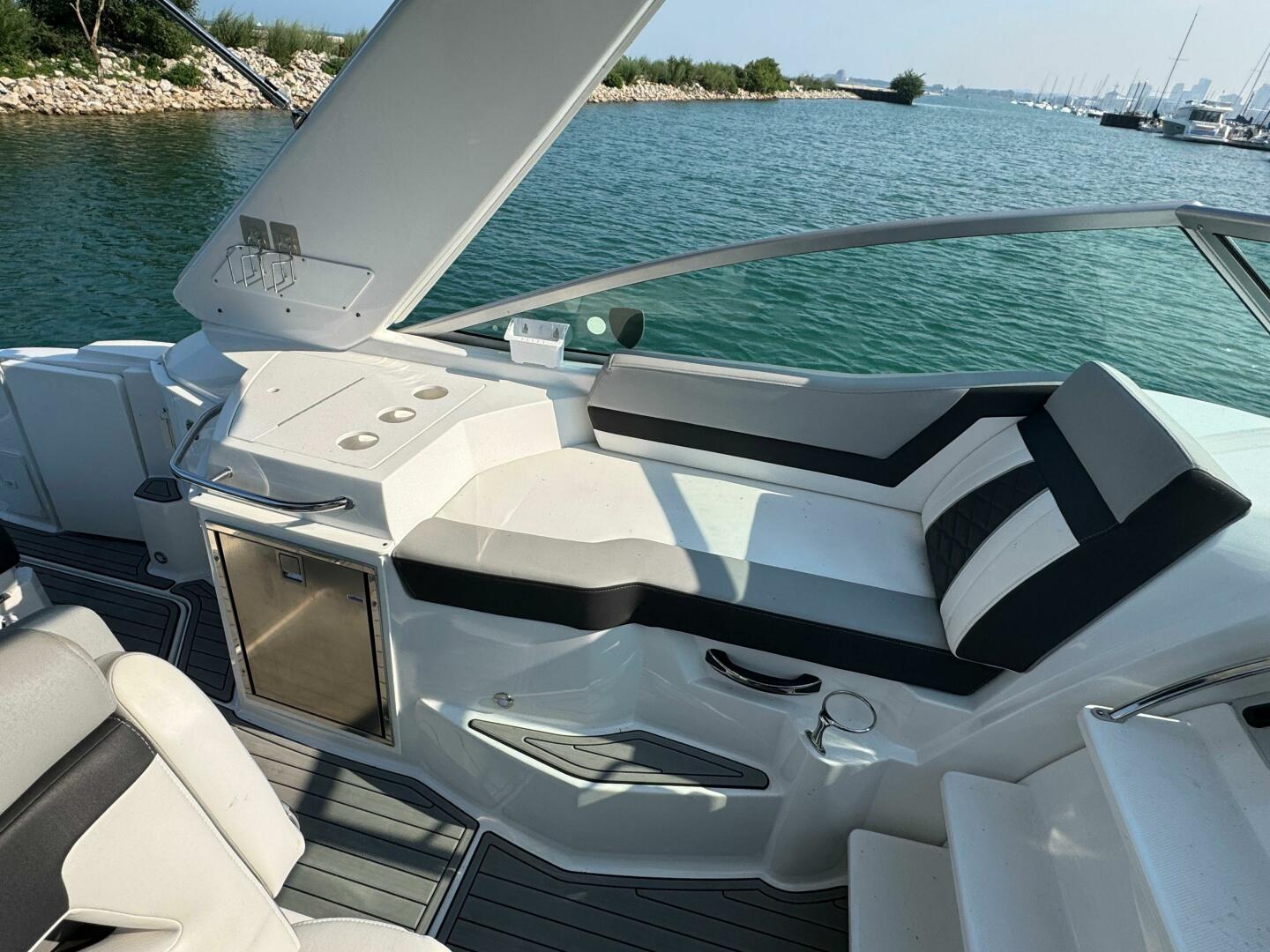 Slide: The Image of Monterey 295 Sport Yacht 2021 - 5550291