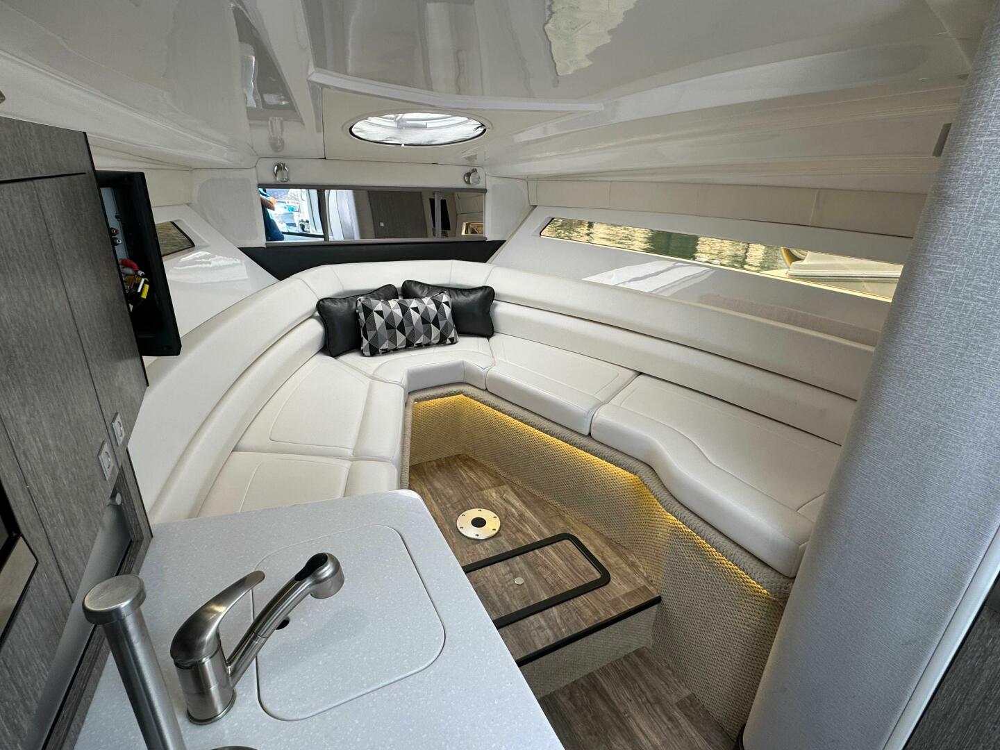 Slide: The Image of Monterey 295 Sport Yacht 2021 - 5550292