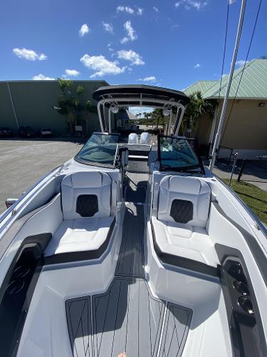 Slide: The Image of Monterey 305 Super Sport 2022 - 5