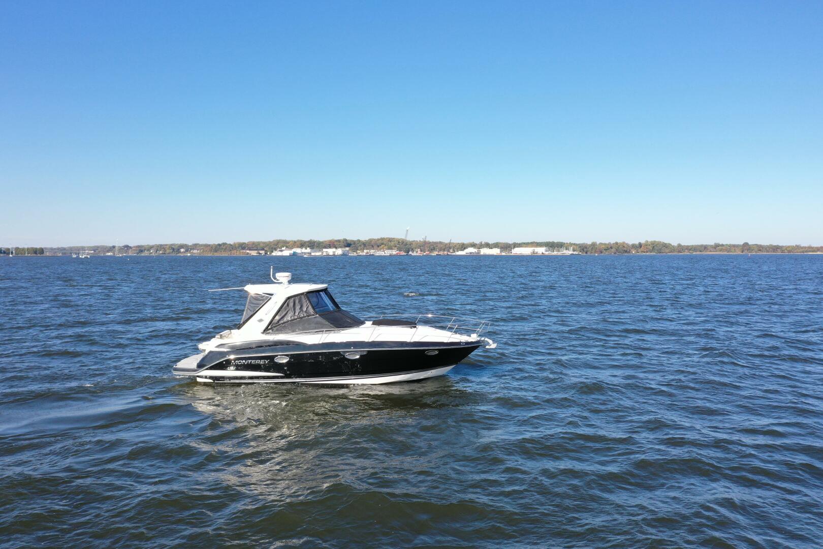 Slide: The Image of Monterey 320 Sport Yacht 2014 - 4794566