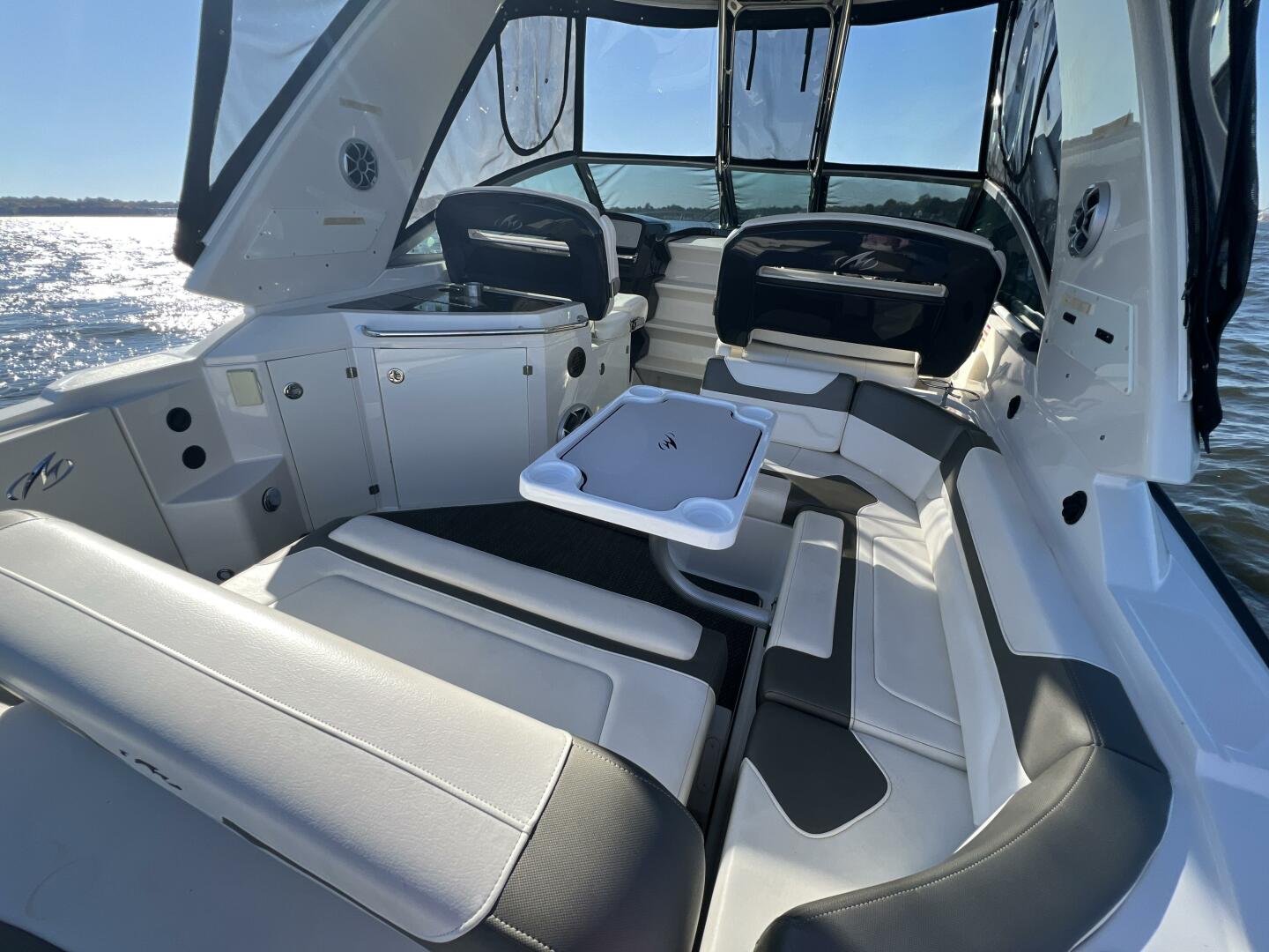 Slide: The Image of Monterey 320 Sport Yacht 2014 - 4794577
