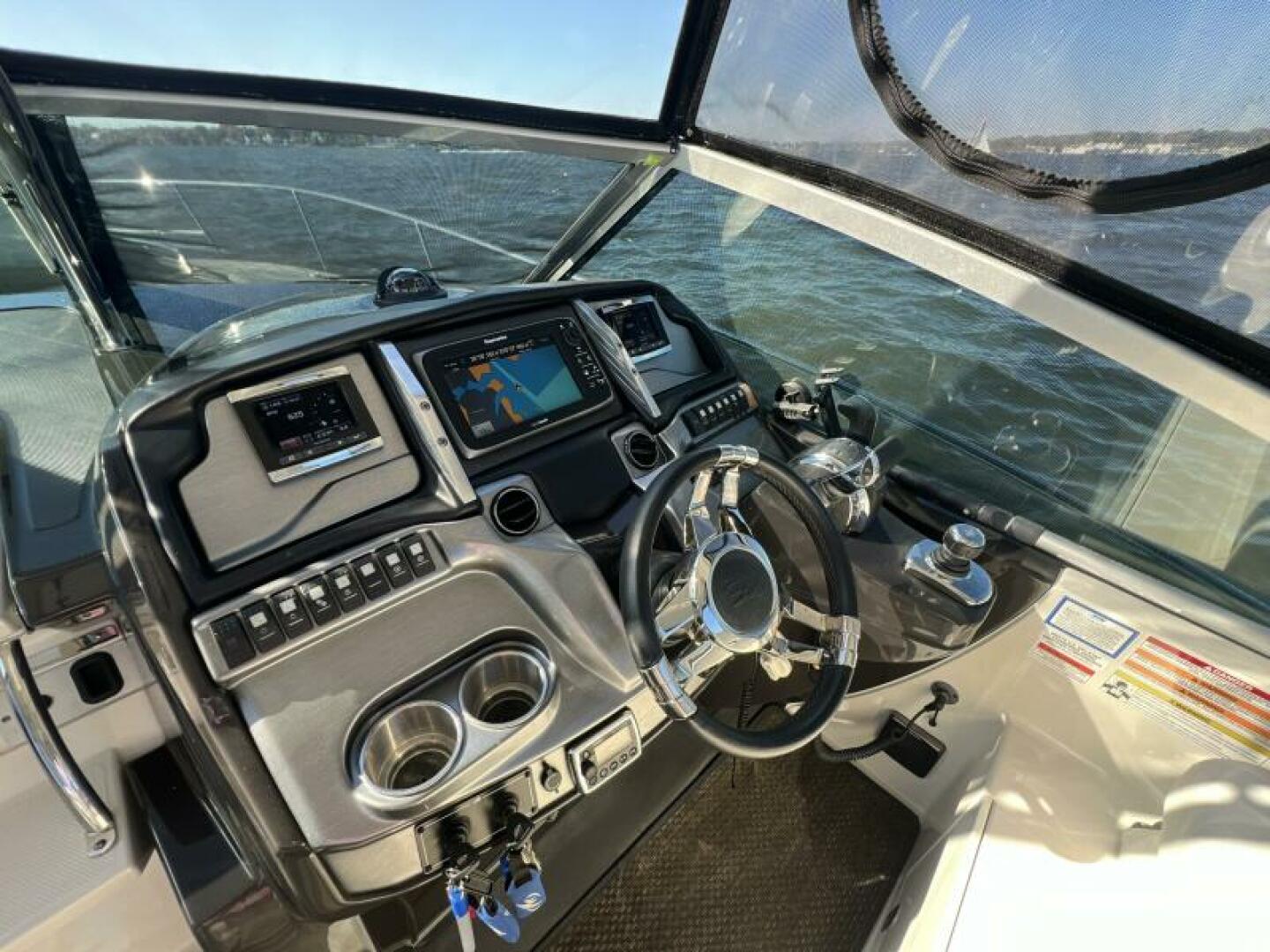 Slide: The Image of Monterey 320 Sport Yacht 2014 - 5391945