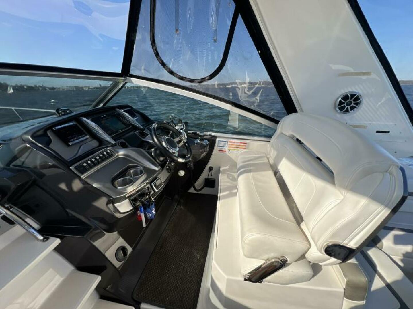 Slide: The Image of Monterey 320 Sport Yacht 2014 - 5391946