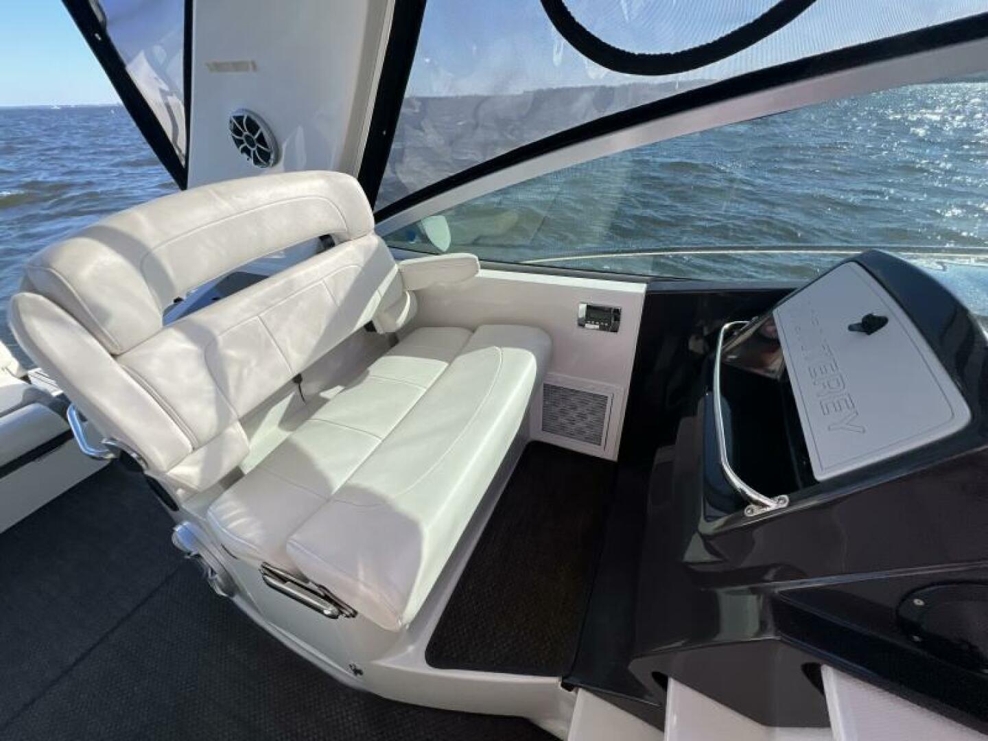 Slide: The Image of Monterey 320 Sport Yacht 2014 - 5391947