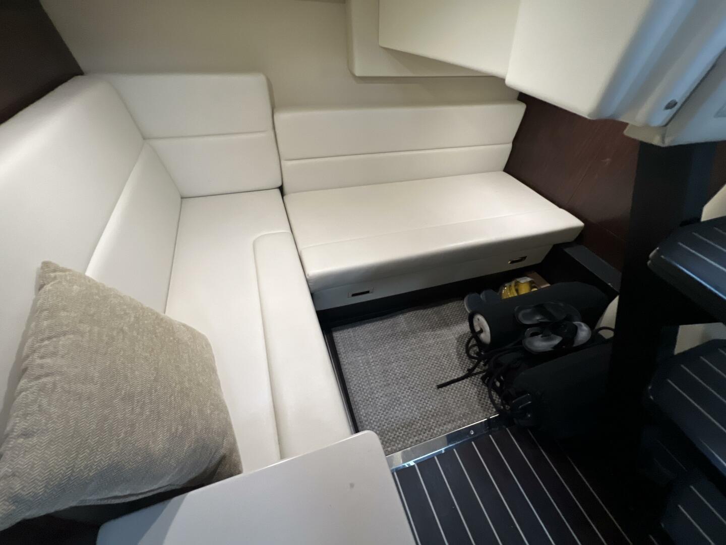 Slide: The Image of Monterey 320 Sport Yacht 2014 - 4794583