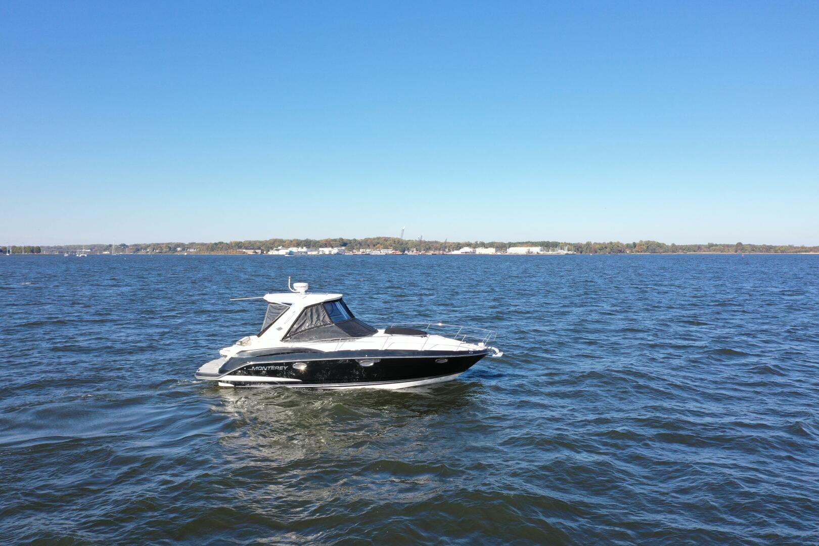 Slide: The Image of Monterey 320 Sport Yacht 2014 - 4794567