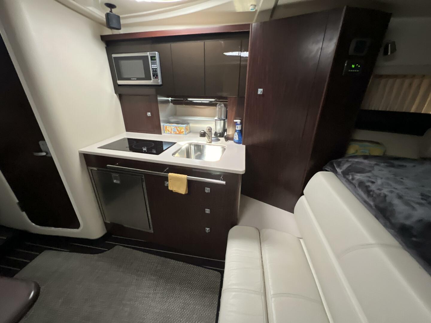 Slide: The Image of Monterey 320 Sport Yacht 2014 - 4794587