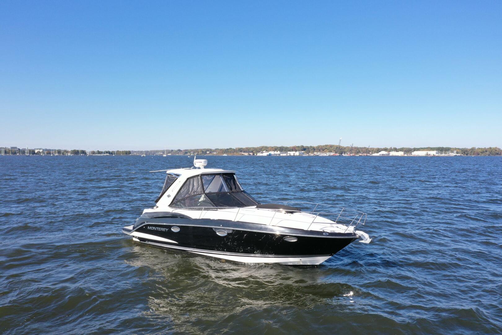 Slide: The Image of Monterey 320 Sport Yacht 2014 - 4794568