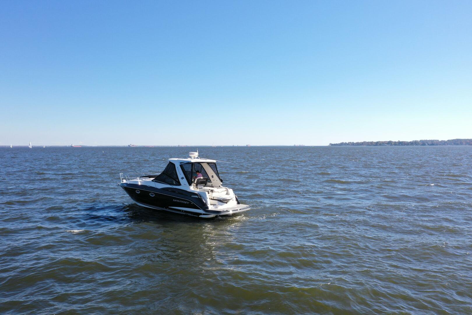 Slide: The Image of Monterey 320 Sport Yacht 2014 - 4794569