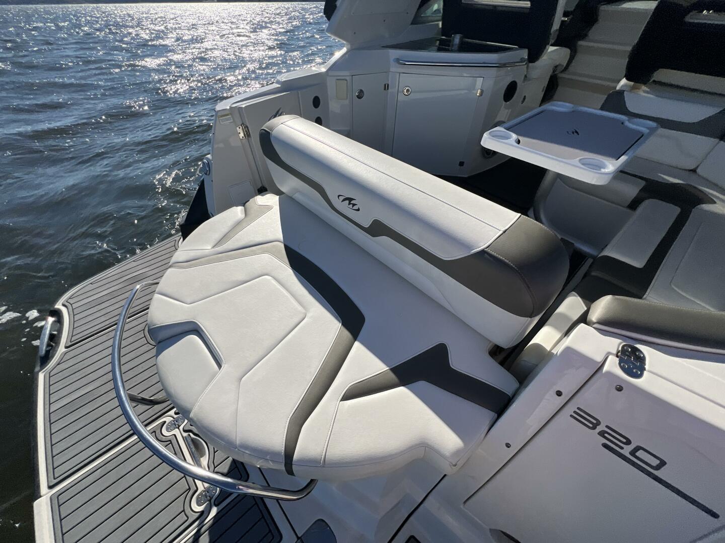 Slide: The Image of Monterey 320 Sport Yacht 2014 - 4794571