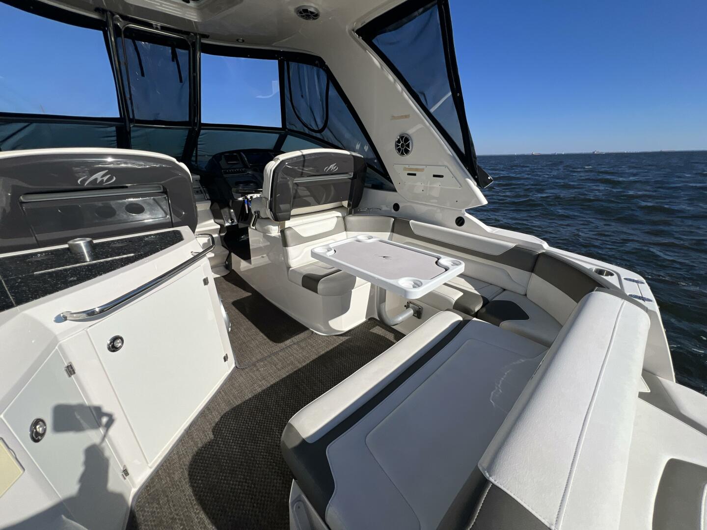 Slide: The Image of Monterey 320 Sport Yacht 2014 - 4794572