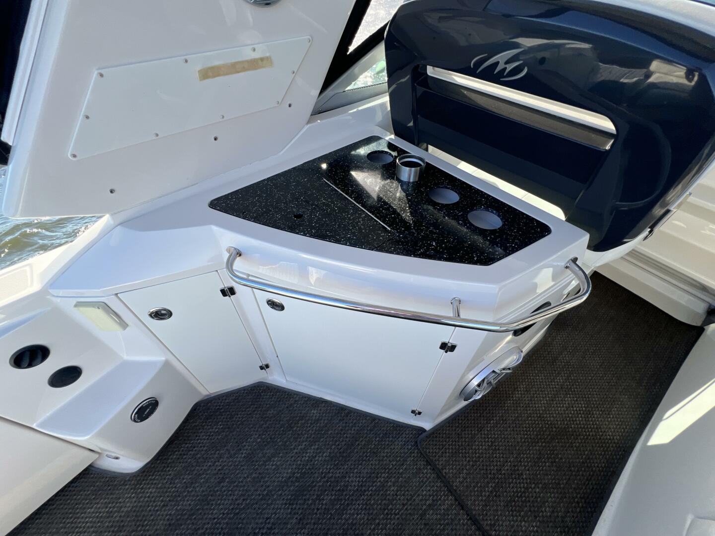 Slide: The Image of Monterey 320 Sport Yacht 2014 - 4794573