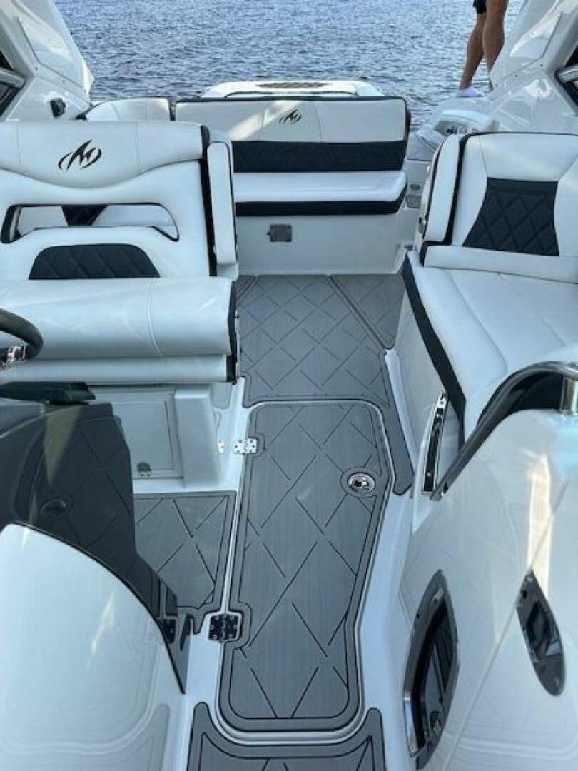 Slide: The Image of Monterey 328SS 2015 - 4881266