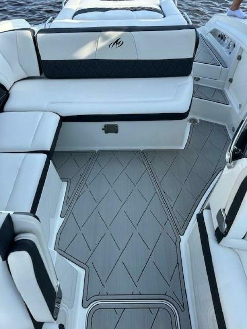 Slide: The Image of Monterey 328SS 2015 - 4881268